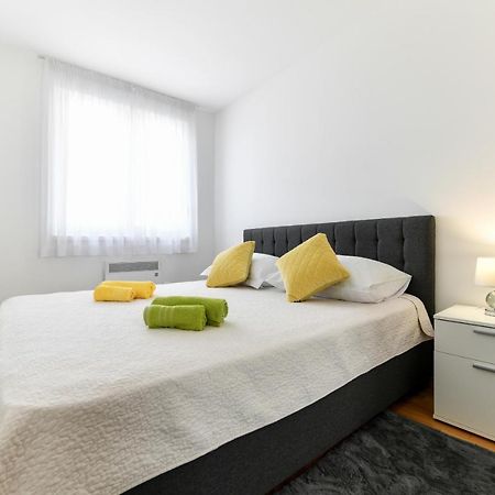 Modern Apartment For 2025' Vacation In Zára Kültér fotó