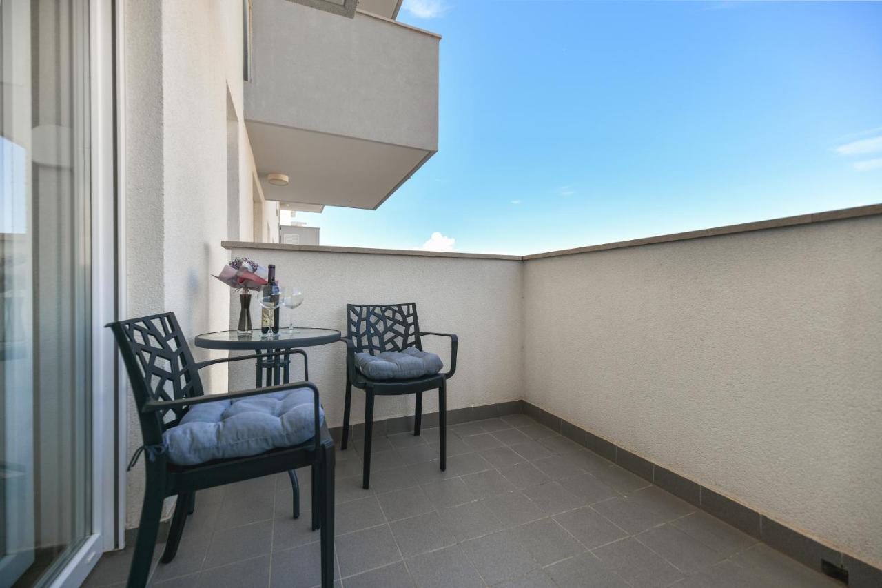 Modern Apartment For 2025' Vacation In Zára Kültér fotó