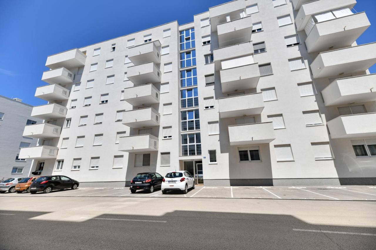 Modern Apartment For 2025' Vacation In Zára Kültér fotó