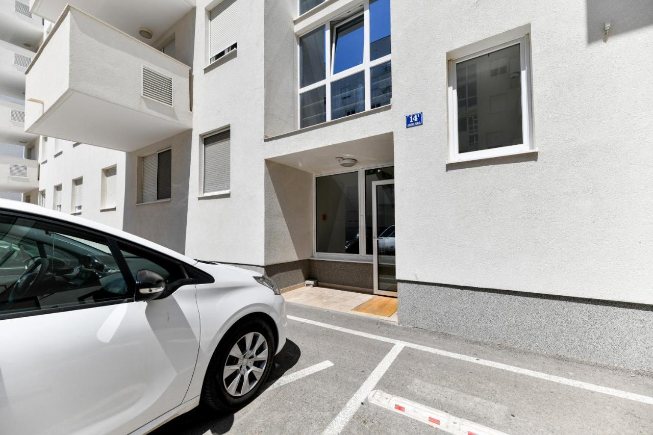 Modern Apartment For 2025' Vacation In Zára Kültér fotó