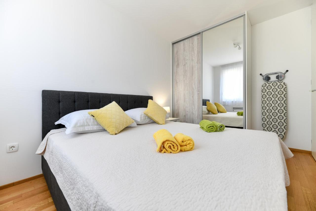 Modern Apartment For 2025' Vacation In Zára Kültér fotó