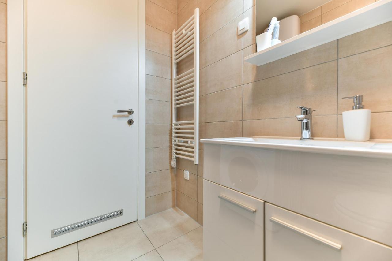Modern Apartment For 2025' Vacation In Zára Kültér fotó