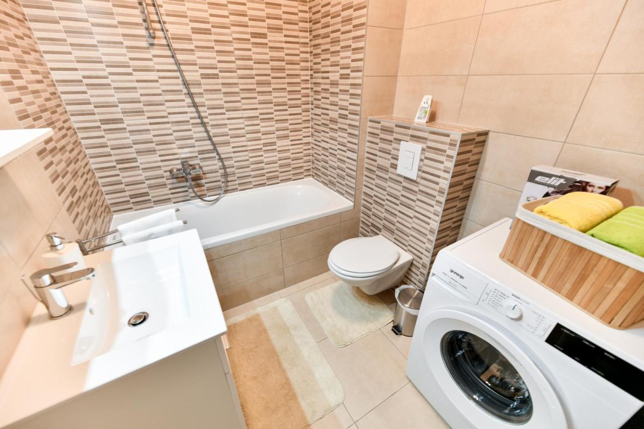 Modern Apartment For 2025' Vacation In Zára Kültér fotó