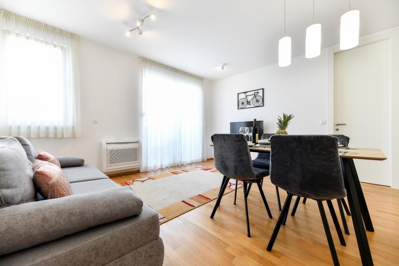 Modern Apartment For 2025' Vacation In Zára Kültér fotó