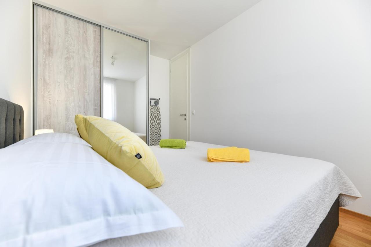 Modern Apartment For 2025' Vacation In Zára Kültér fotó