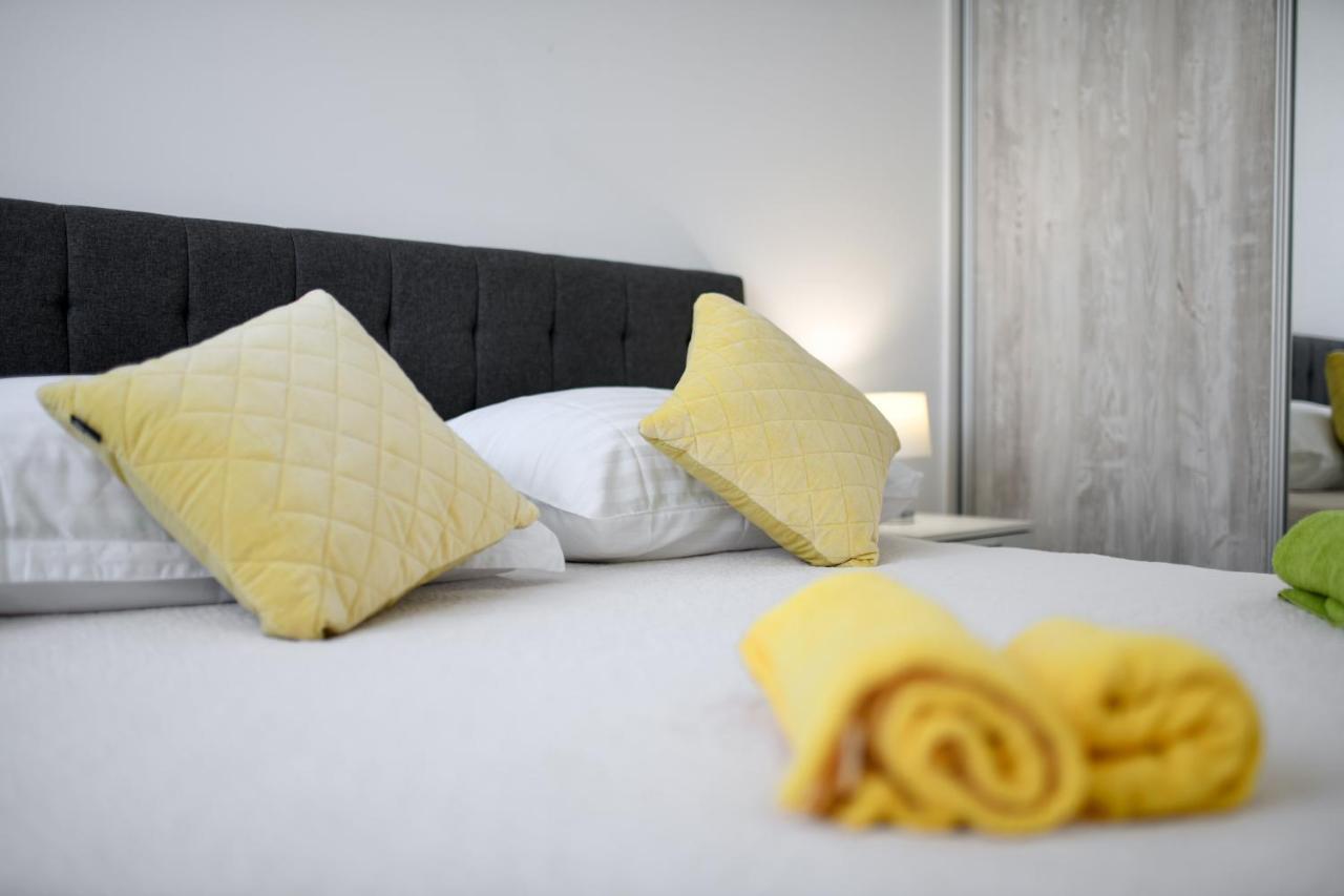 Modern Apartment For 2025' Vacation In Zára Kültér fotó