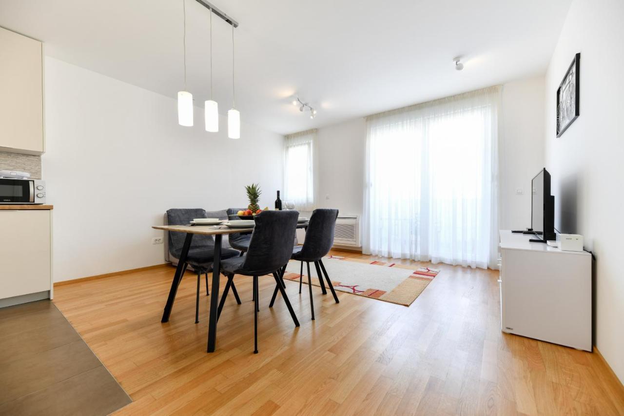 Modern Apartment For 2025' Vacation In Zára Kültér fotó