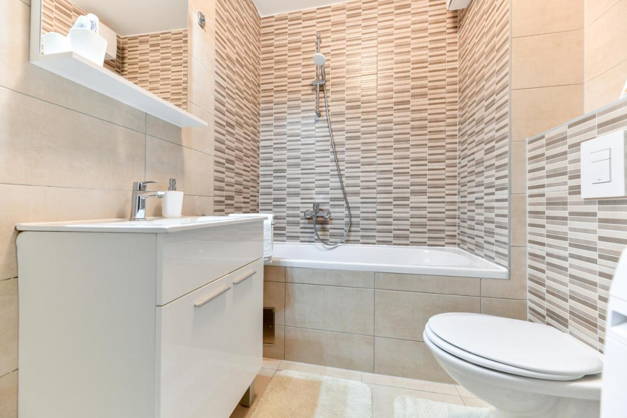Modern Apartment For 2025' Vacation In Zára Kültér fotó