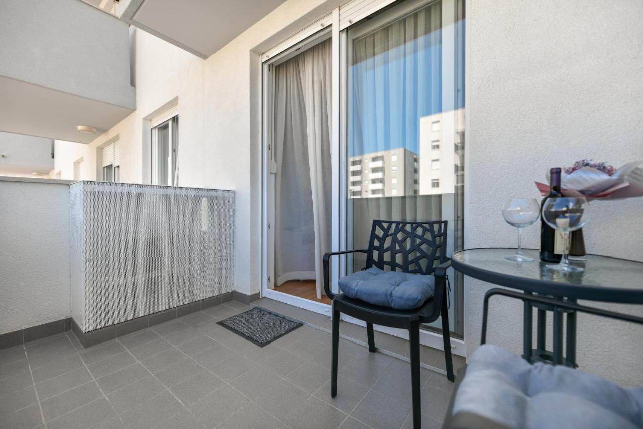 Modern Apartment For 2025' Vacation In Zára Kültér fotó