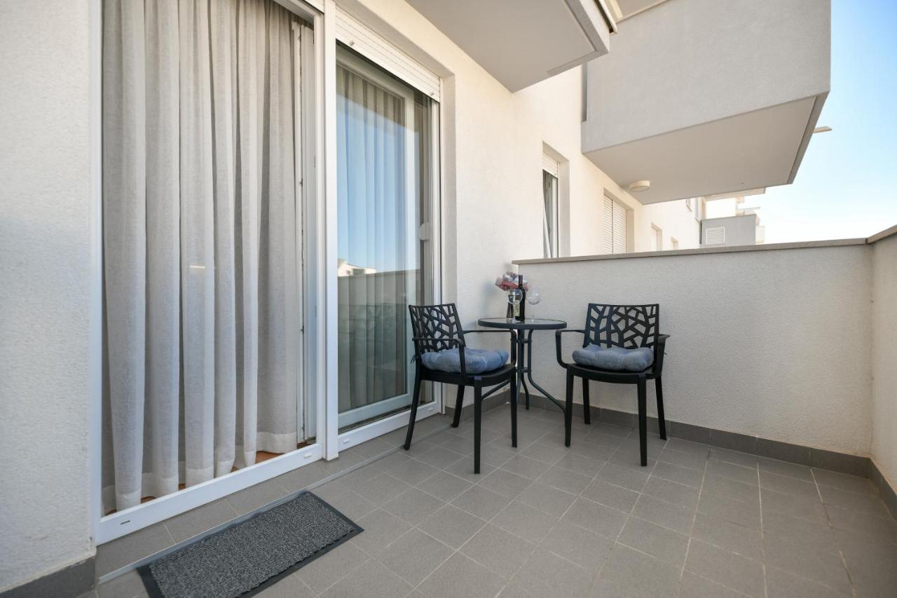 Modern Apartment For 2025' Vacation In Zára Kültér fotó