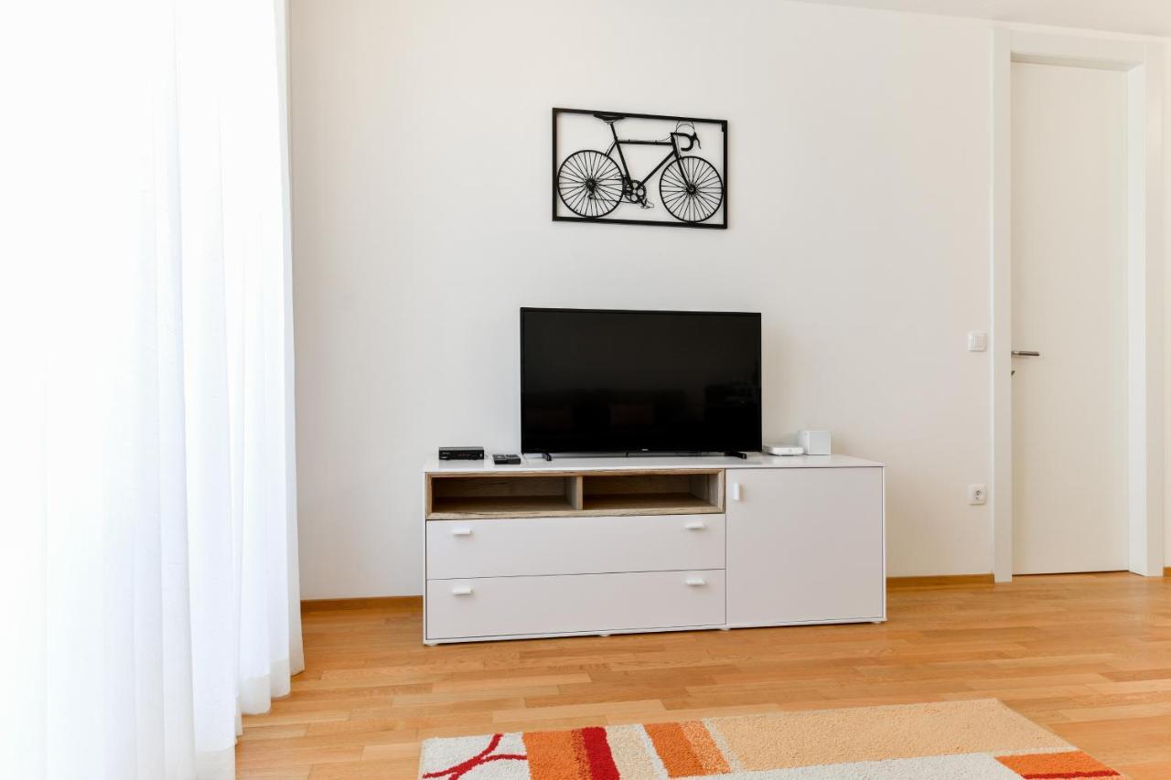 Modern Apartment For 2025' Vacation In Zára Kültér fotó