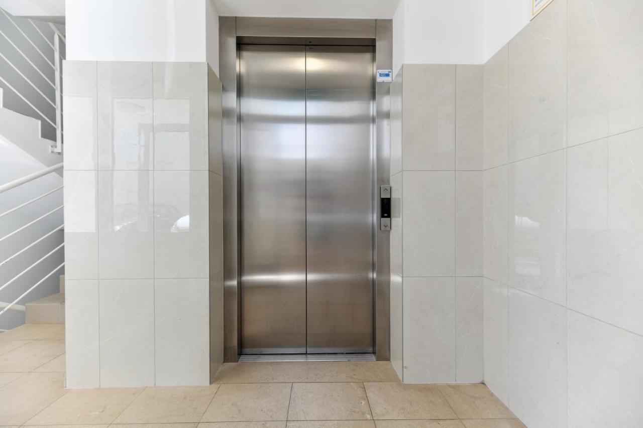 Modern Apartment For 2025' Vacation In Zára Kültér fotó