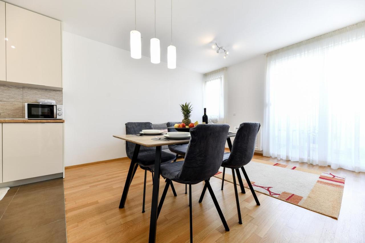 Modern Apartment For 2025' Vacation In Zára Kültér fotó